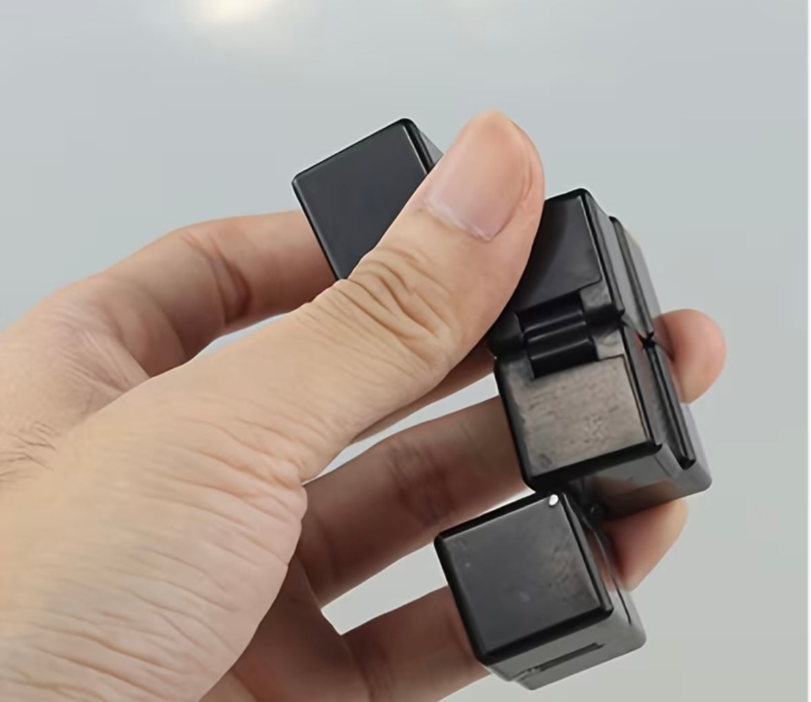 Kinetyczna Kostka Antystresowa – Twoja Cicha Kontrola